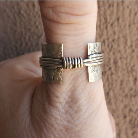 New Unique Twisted Silver Band Ring. - Picture 6 of 16